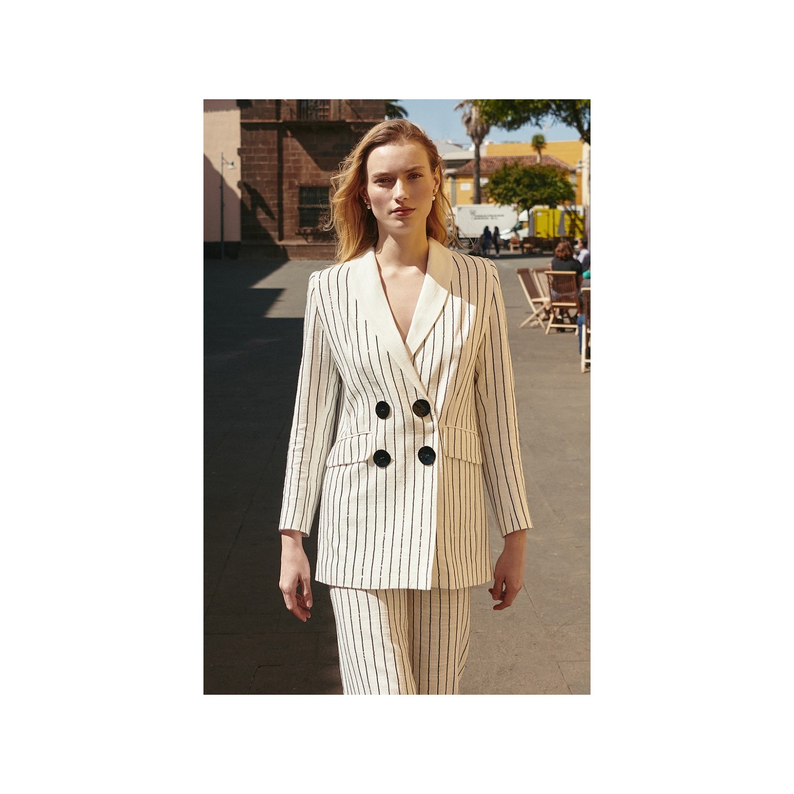 blazer de lino blanco con rayas de lentejuelas