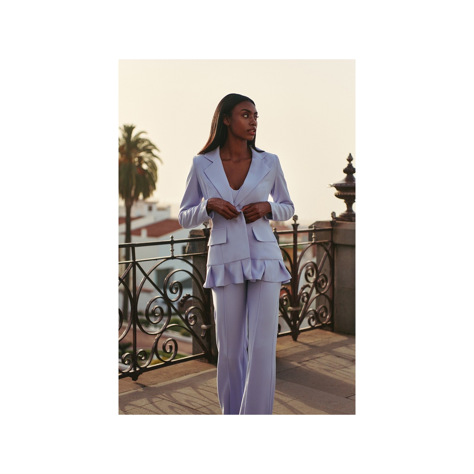 Chaqueta americana crepe azul lavanda volante
