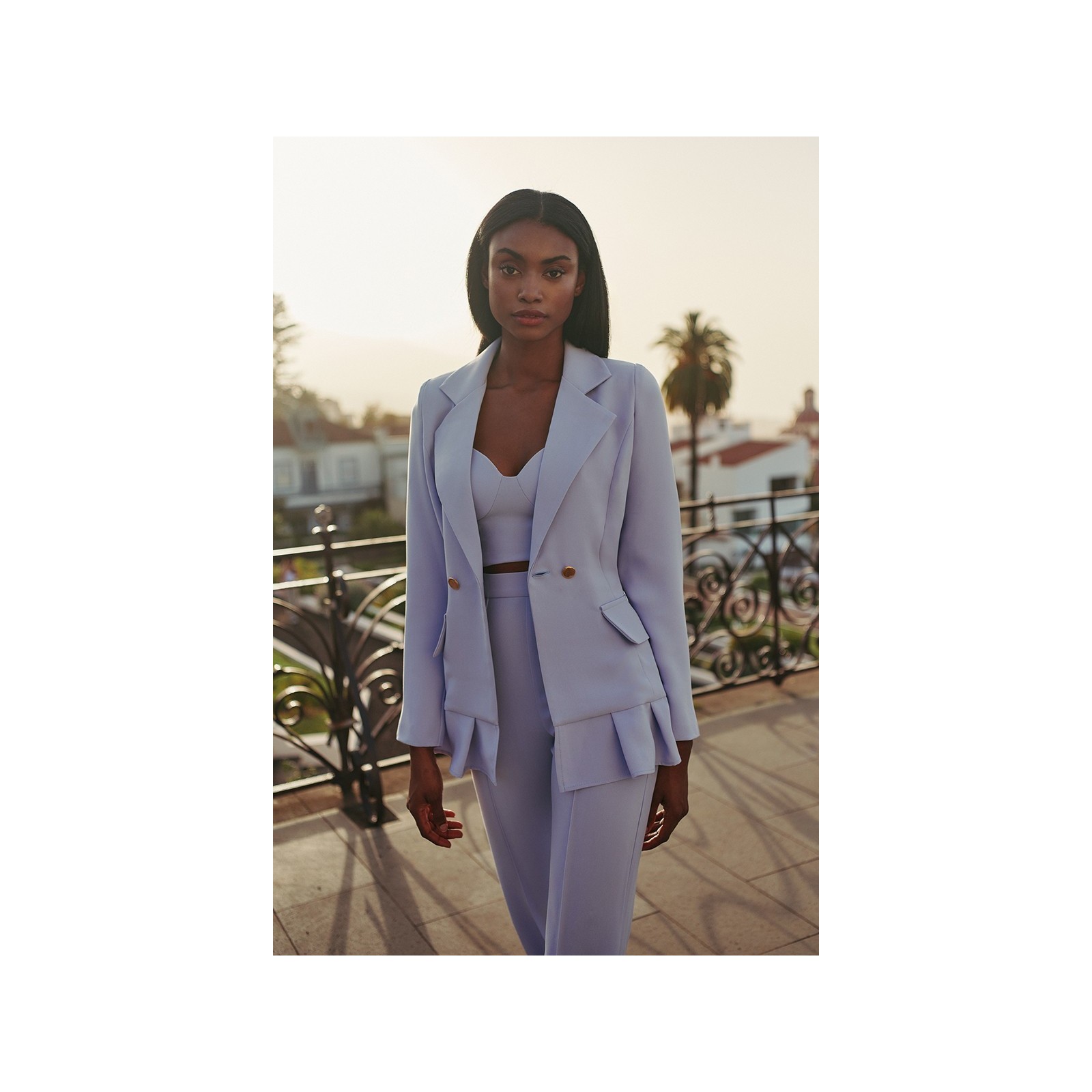Chaqueta americana crepe azul lavanda volante