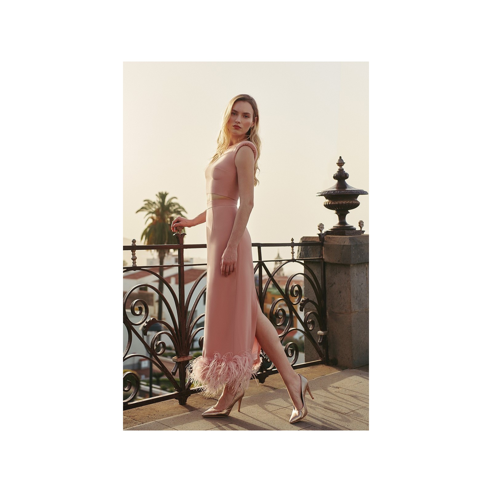 Falda recta falda plumas en crepe rosa para boda