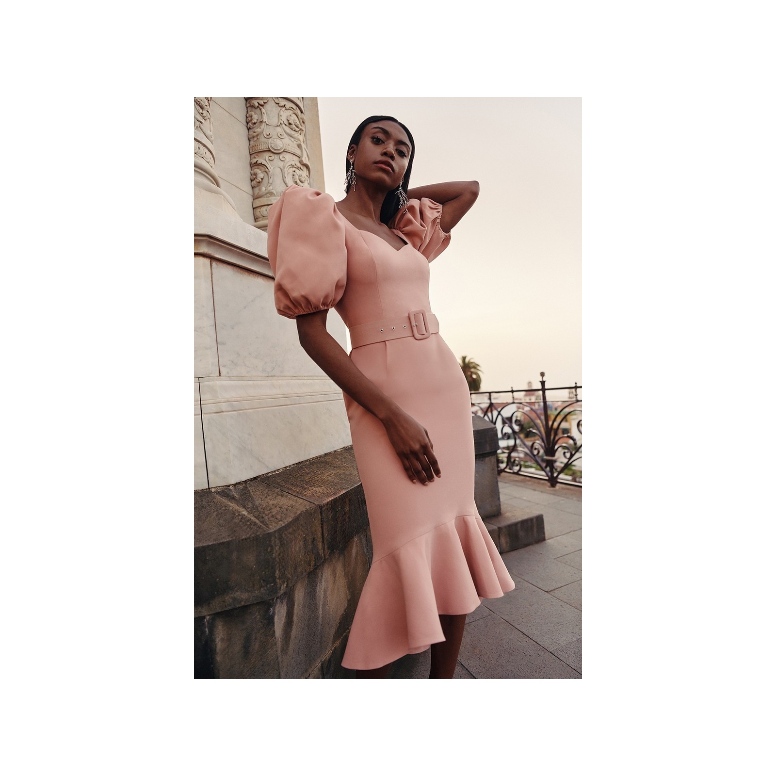 Vestido rosa palo con volante para mama de comunion