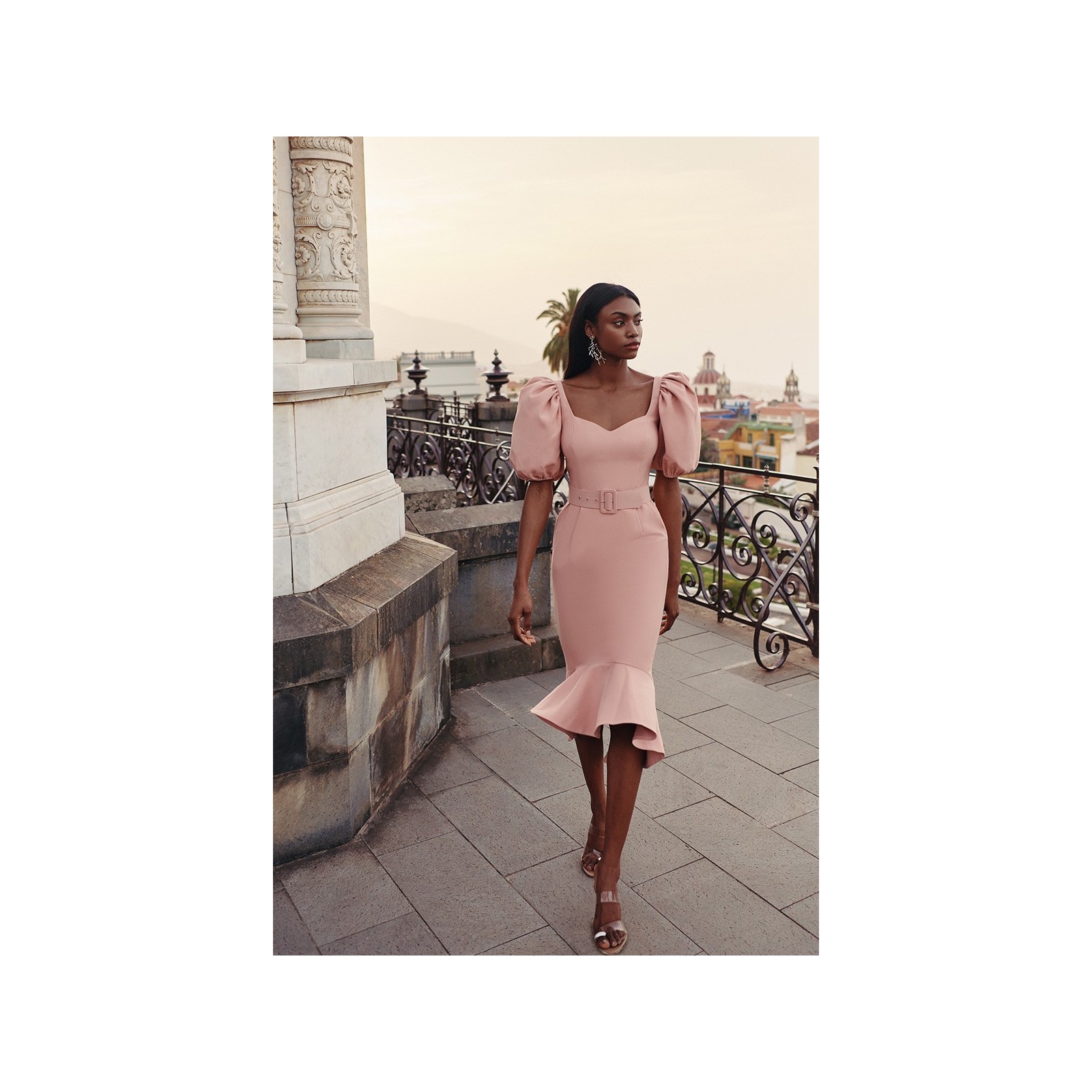 Vestido rosa palo con volante para mama de comunion