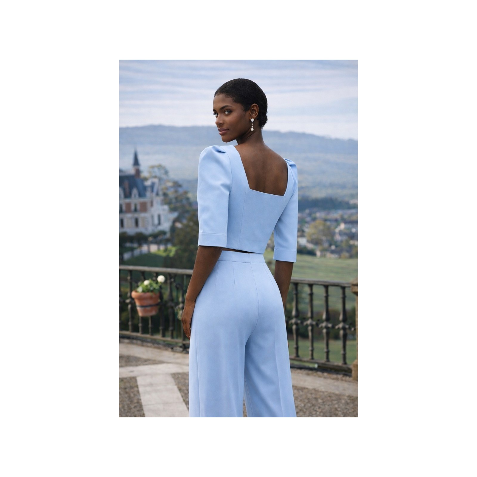 Conjunto de top joya y palazzo de crep azul