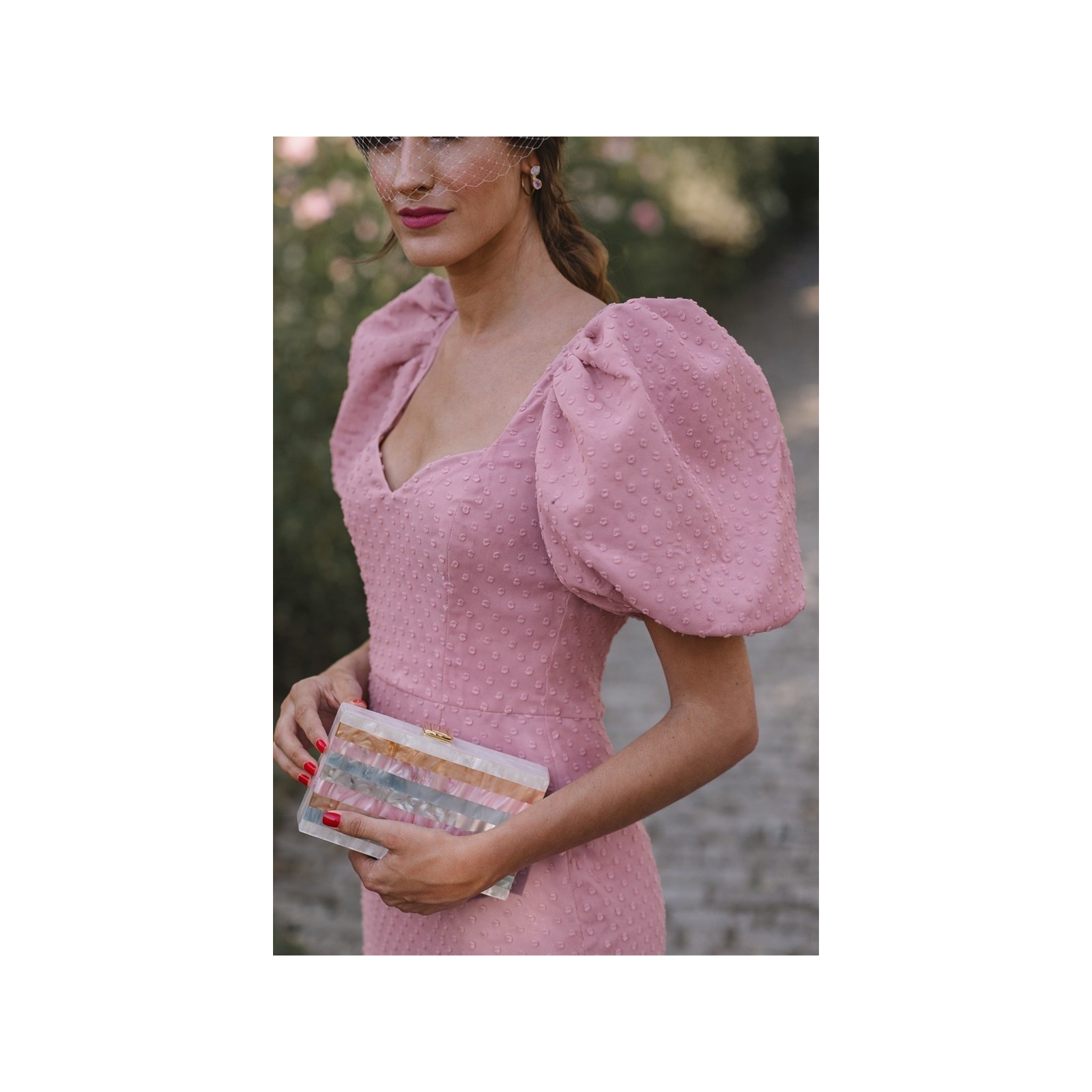 Vestido de fiesta de plumetti rosa palo con mangas abullonadas y