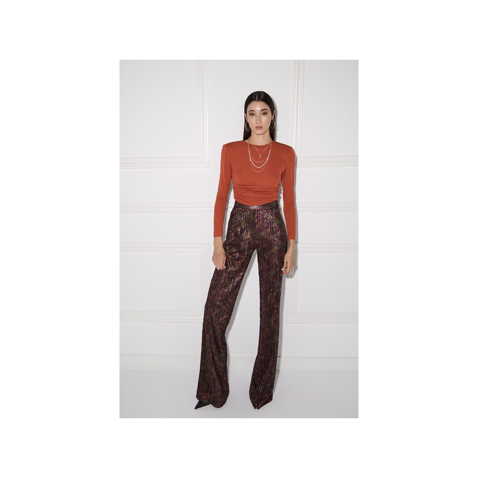 pantalon palazzo plisado estampado metalizado
