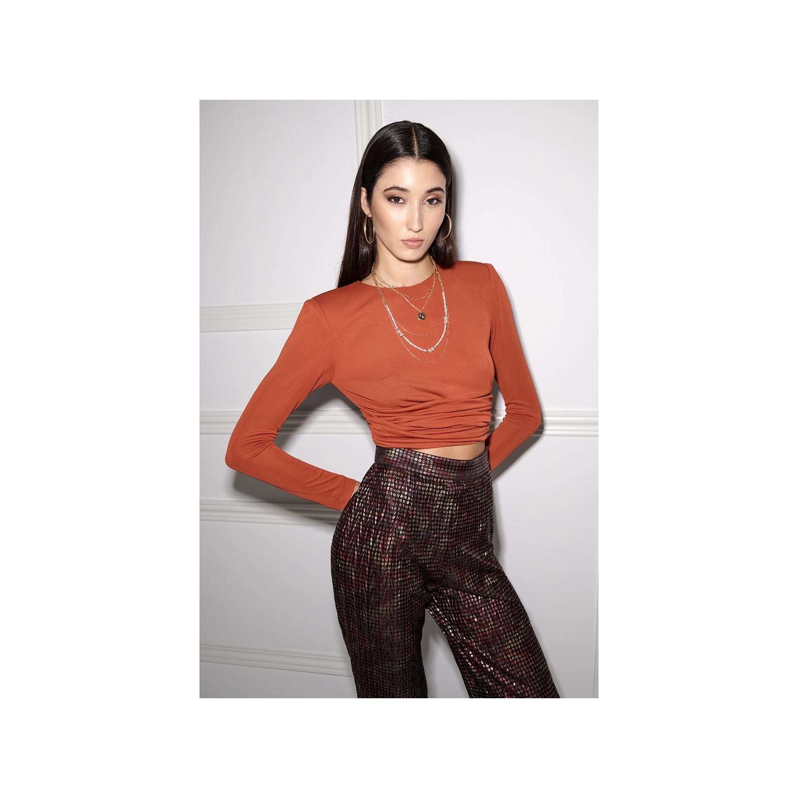 pantalon palazzo plisado estampado metalizado