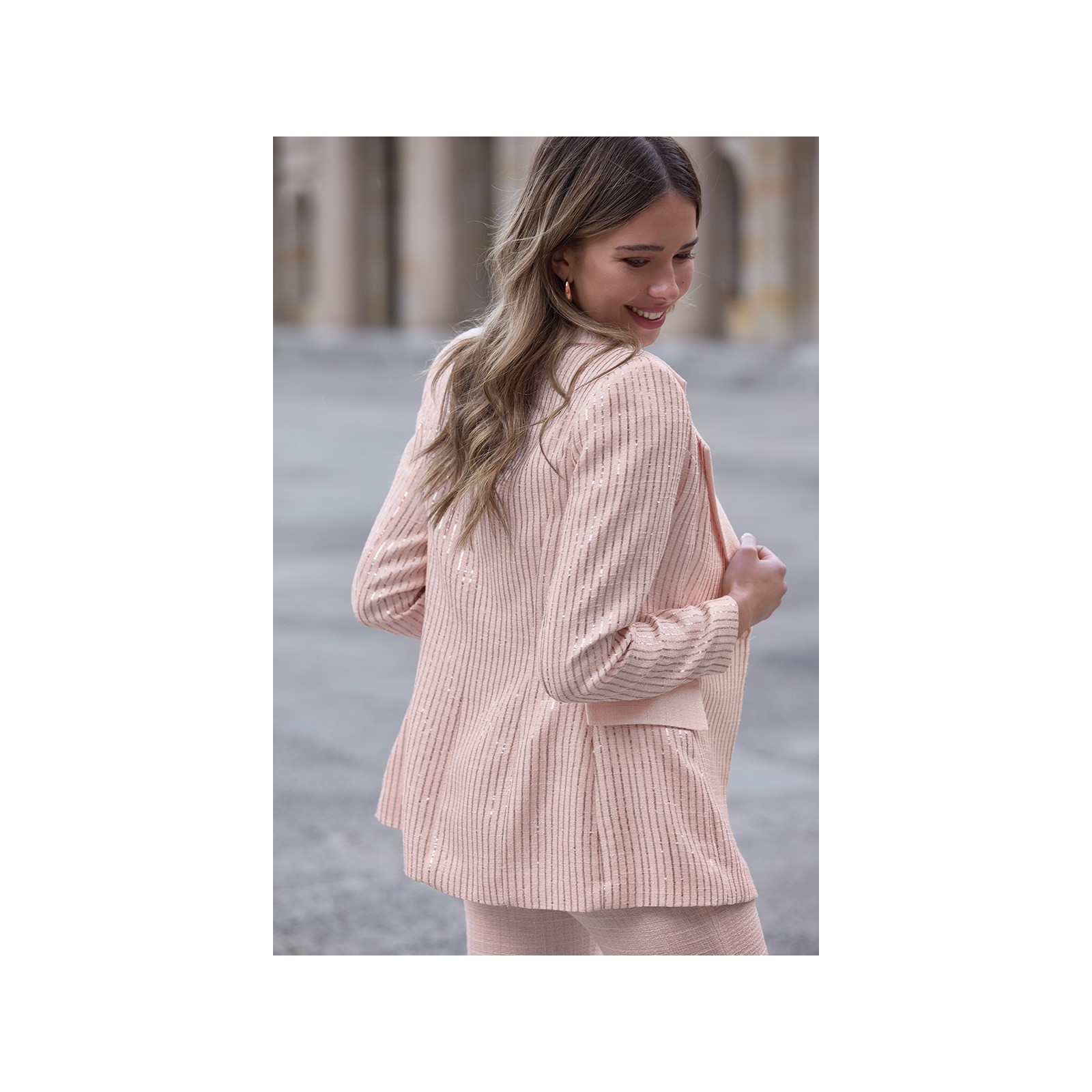 Chaqueta americana tweed rosa con lentejuelas doradas