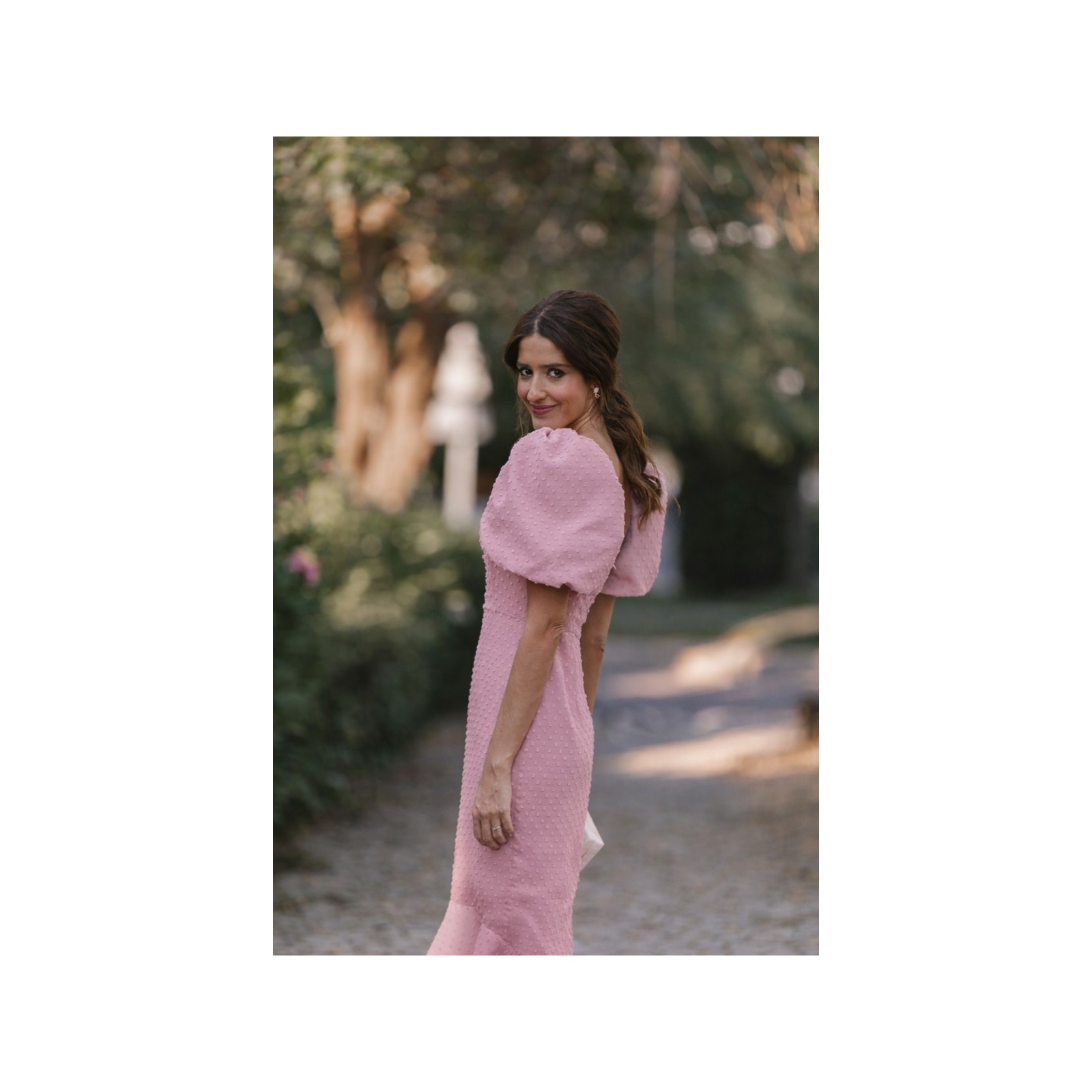 Vestido de fiesta de plumetti rosa palo con mangas abullonadas y