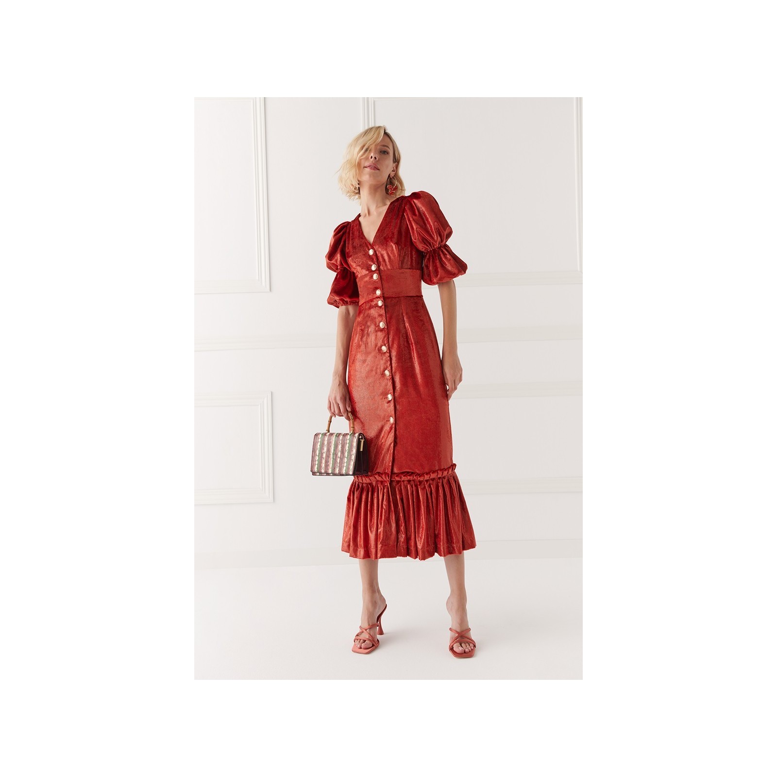 Vestido de fiesta de terciopelo teja con falda midi con volante