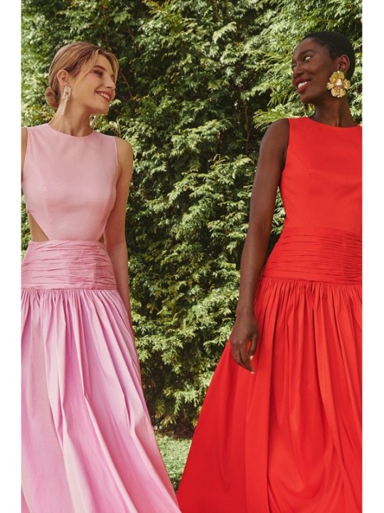 Vestido largo rosa de fiesta para boda con canesú drapeado