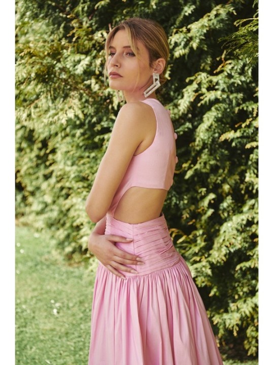 Vestido largo rosa de fiesta para boda con canesú drapeado