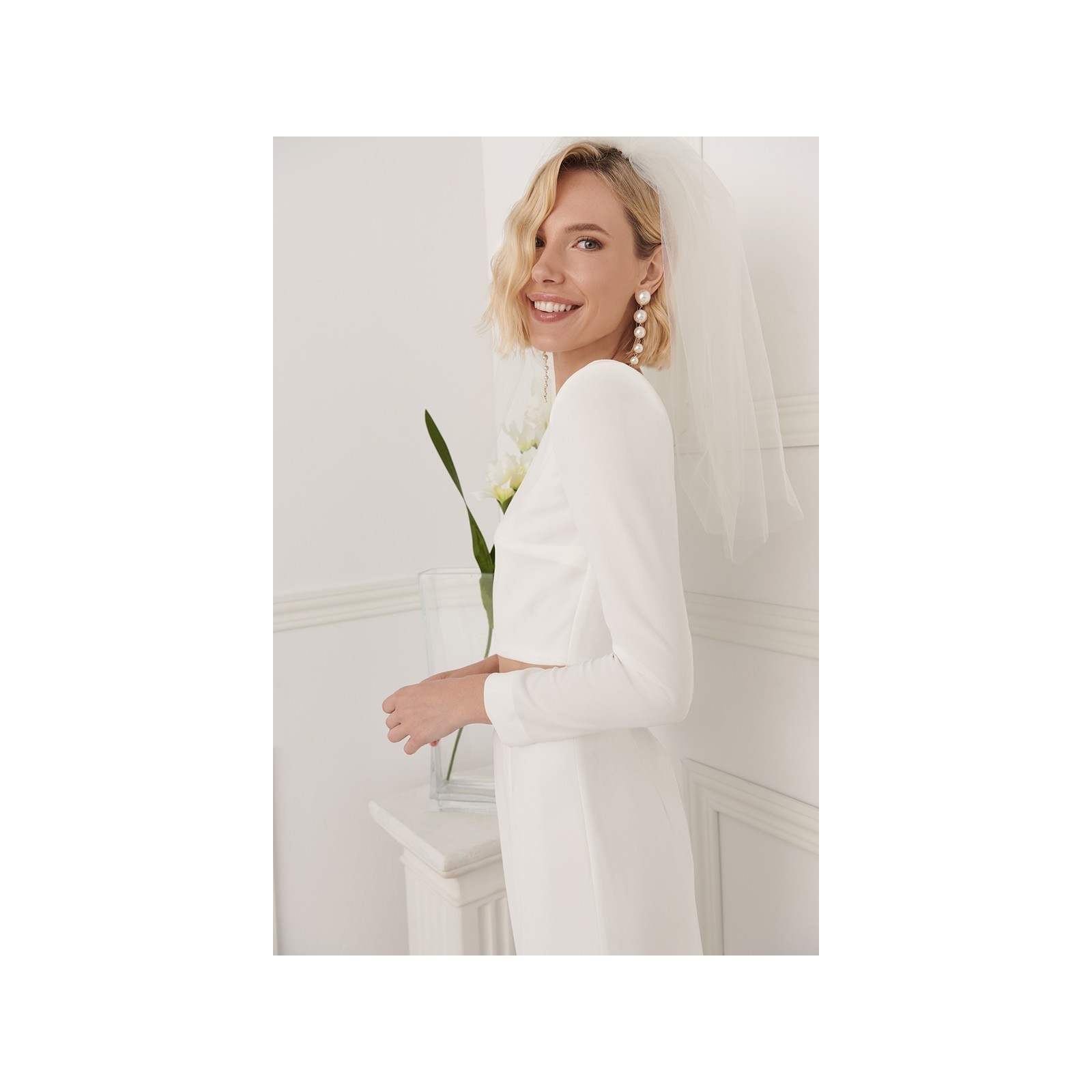Top corto crepe blanco para invitada boda