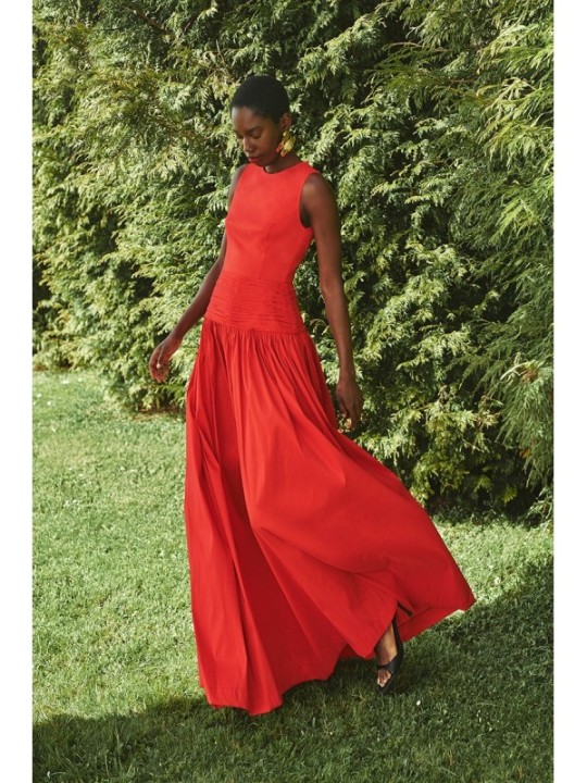 Vestido largo rojo de fiesta para boda con canesú drapeado