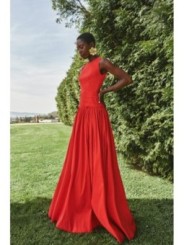 Vestido largo rojo de fiesta para boda con canesú drapeado