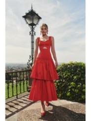 Vestido midi rojo de fiesta para boda con volantes