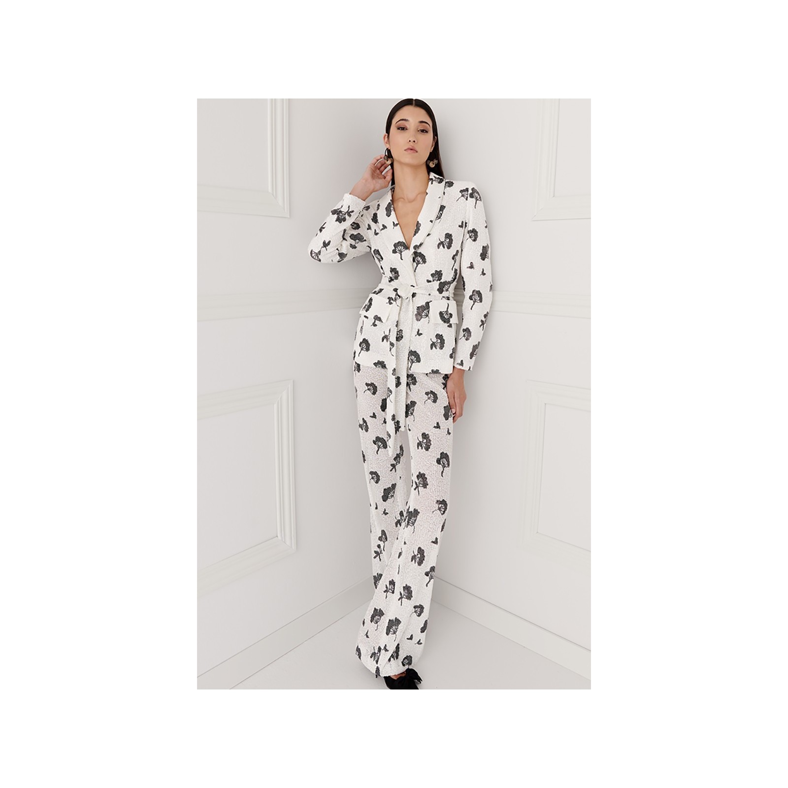 Chaqueta de lentejuelas blanca y negra para invitada