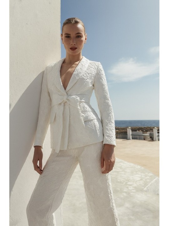 traje de chaqueta y pantalon brocado blanco