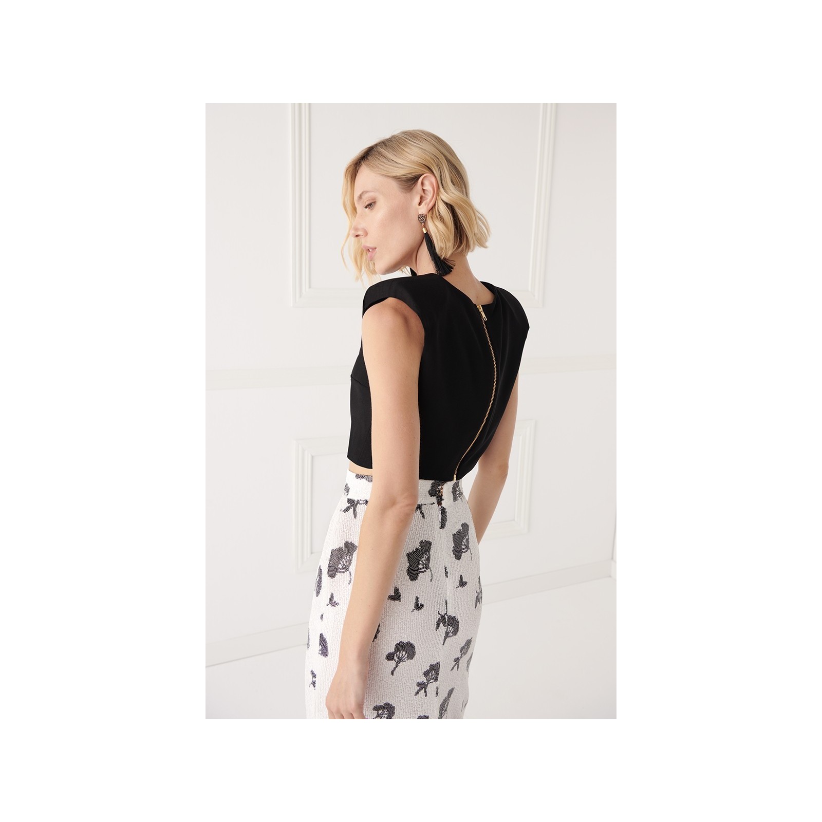 Top corto crepe negro para invitada boda