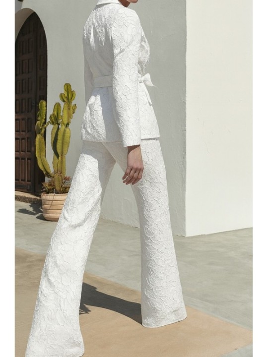 traje de chaqueta y pantalon brocado blanco