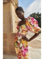 mono estampado de invitada con manga volumen