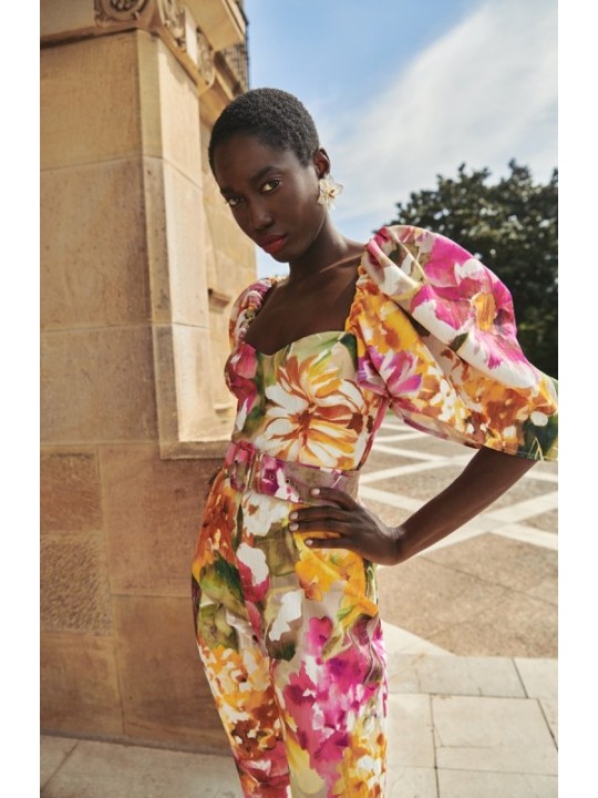 mono estampado de invitada con manga volumen