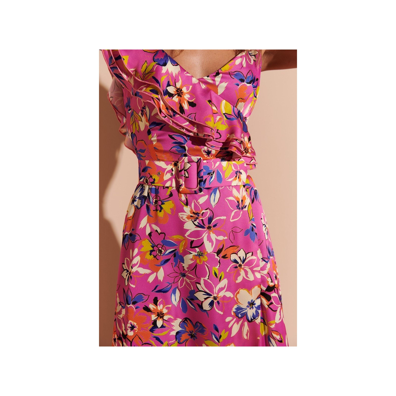 Cinturón forrado rosa con estampado de flores con hebilla