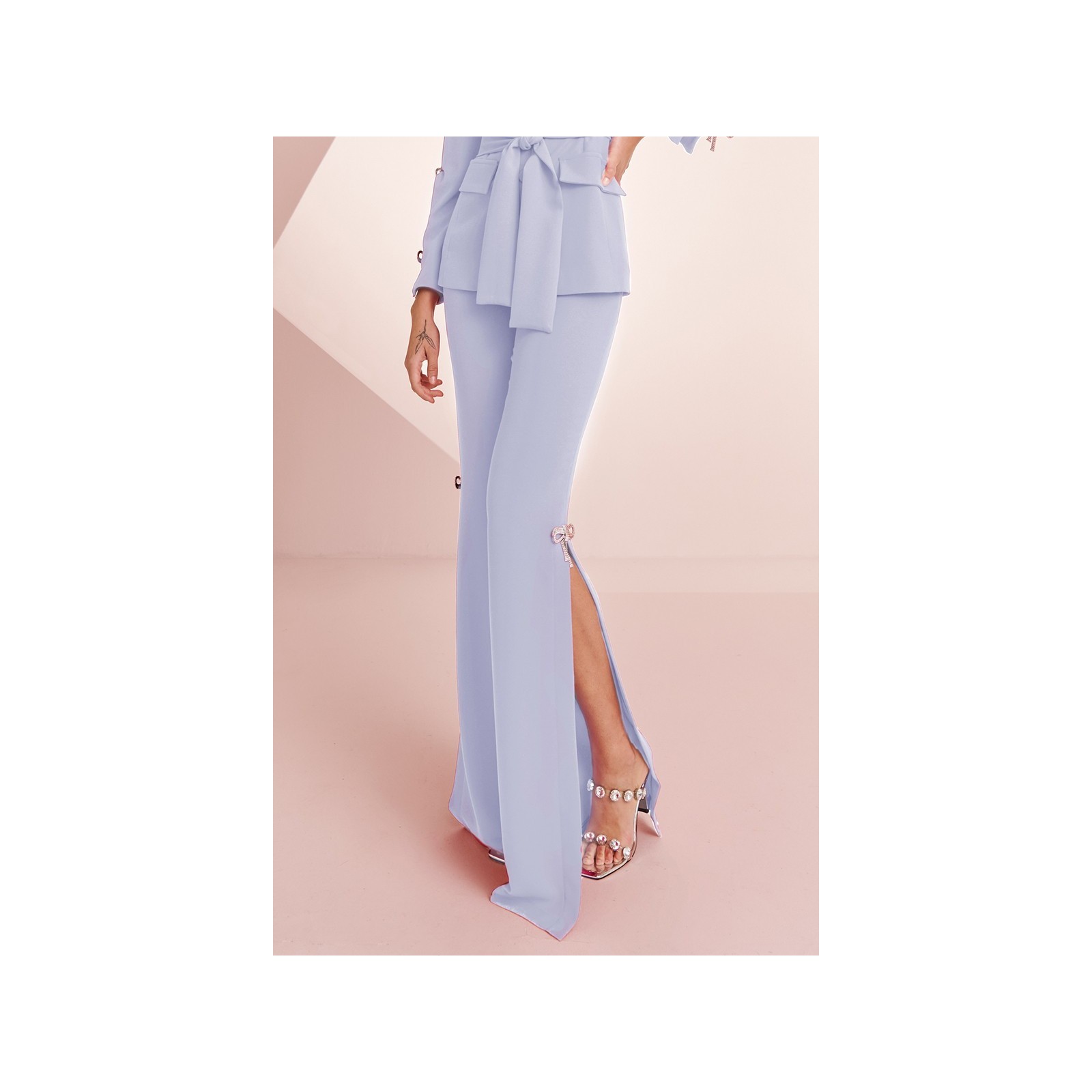 Pantalón Palazzo crepe azul lavanda con lazo joya Helen