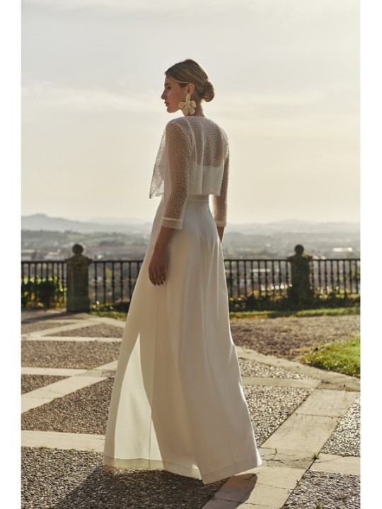 chaqueta corta perlas blanca para novia