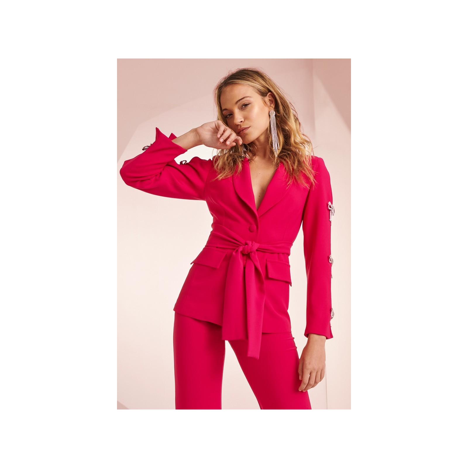Chaqueta crepe rosa fucsia lazo joya Helen