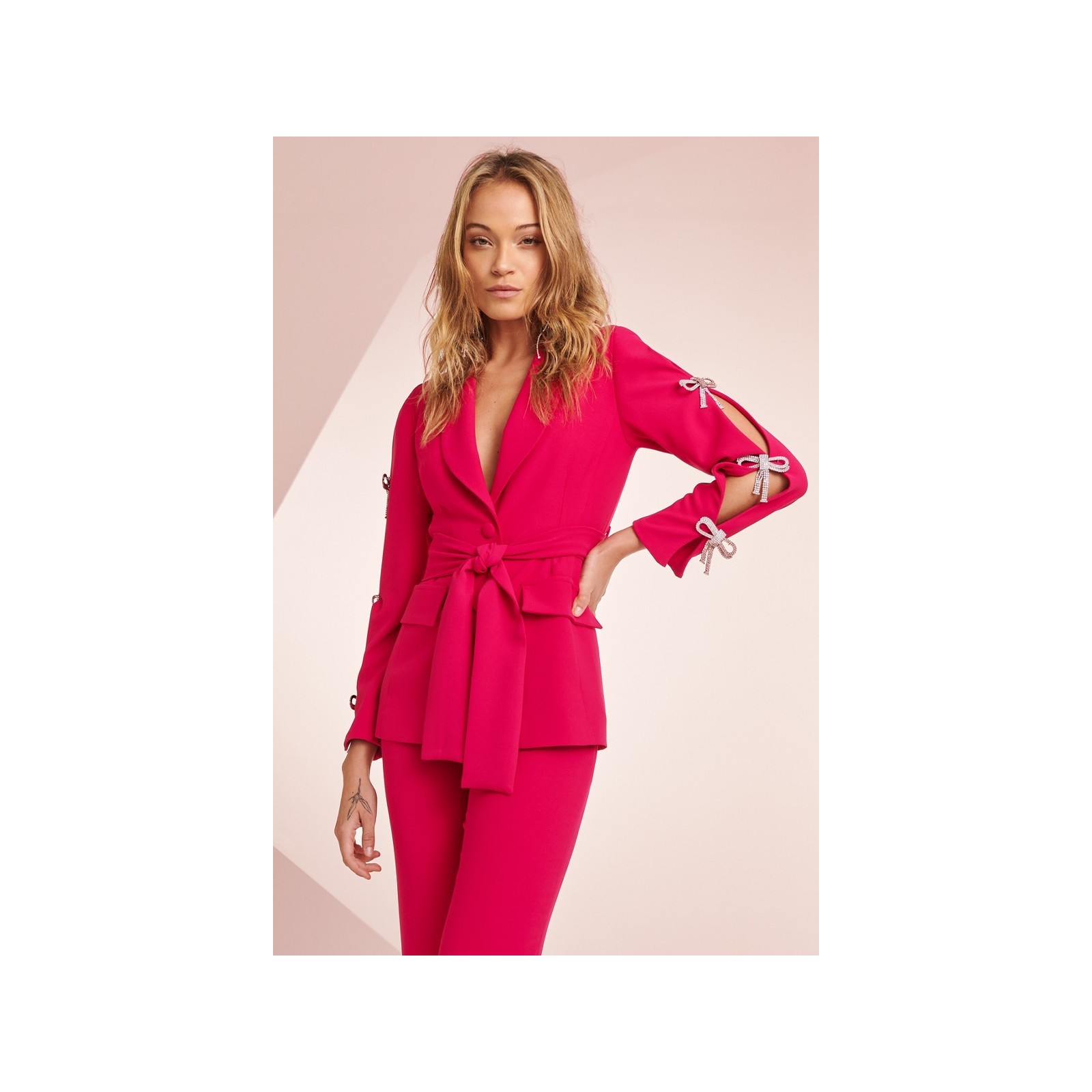 Chaqueta crepe rosa fucsia lazo joya Helen