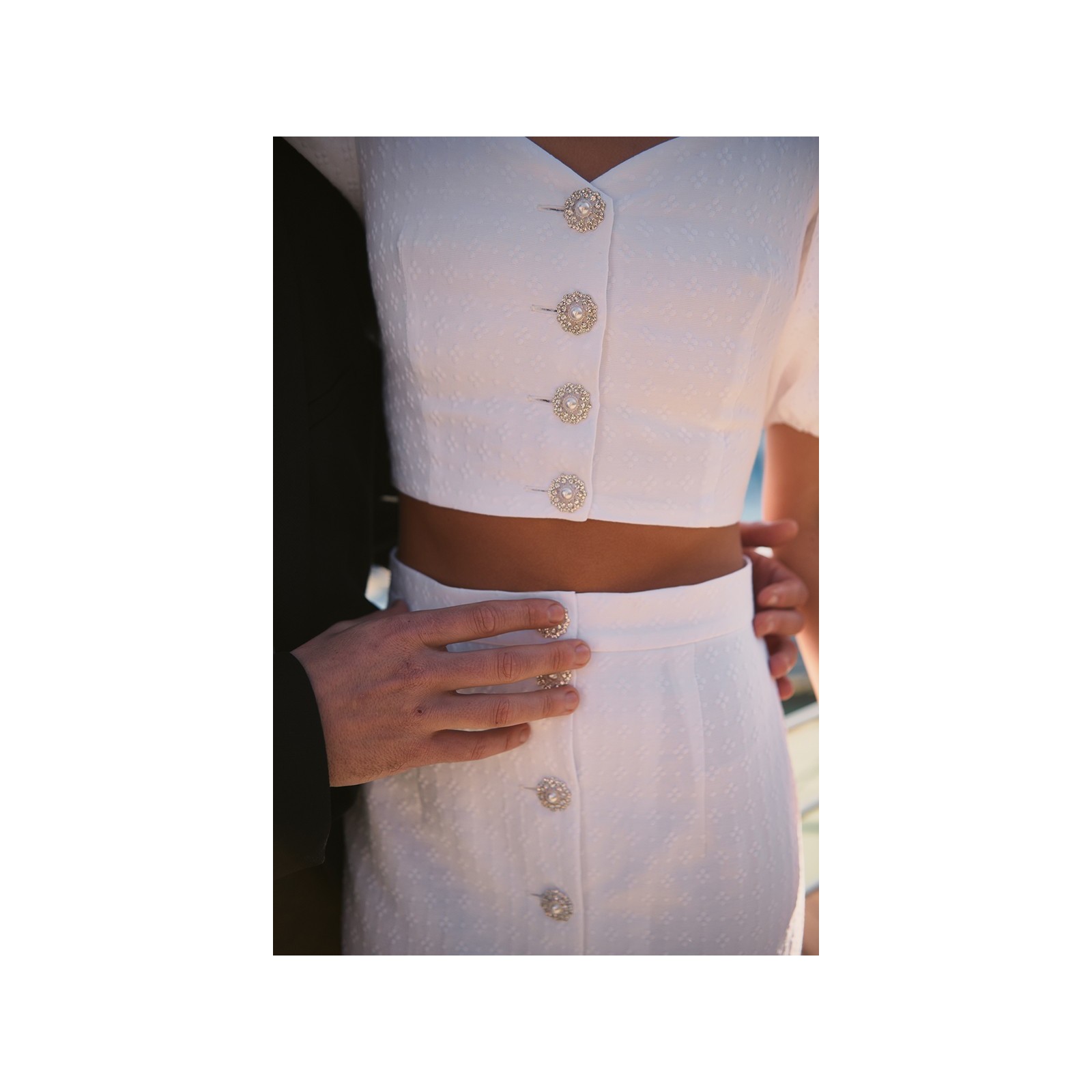 Falda de jacquard blanco con botones joya Rosalie