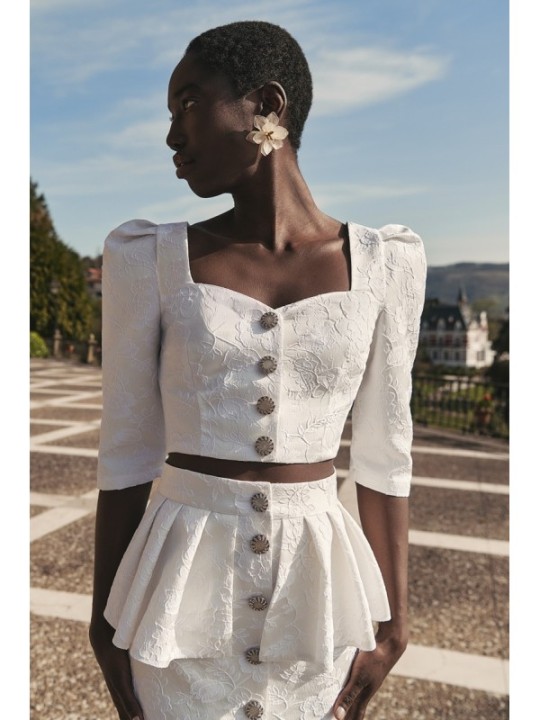 Top joya de jacquard brocado flores blanco escote corazon