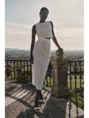 top cruzado en tul blanco y organza en relieve para novia