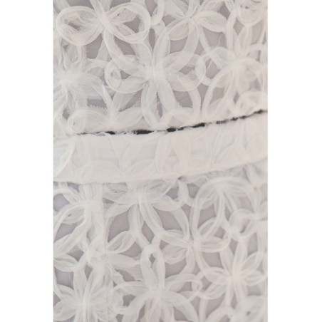 vestido midi asimetrico de tul blanco con dibujo en relieve y gran lazada de organza para novia civil