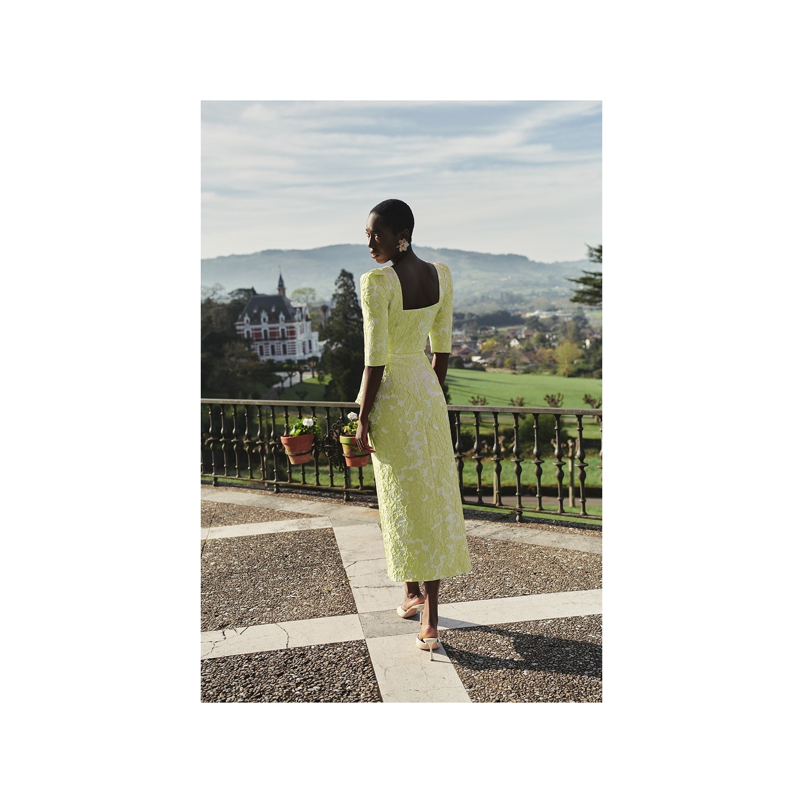 Falda brocada flores lima con peplum y botones joya