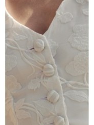 Top en gasa blanca con flores bordadas con manga ablusonada