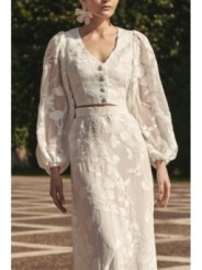 Top en gasa blanca con flores bordadas con manga ablusonada