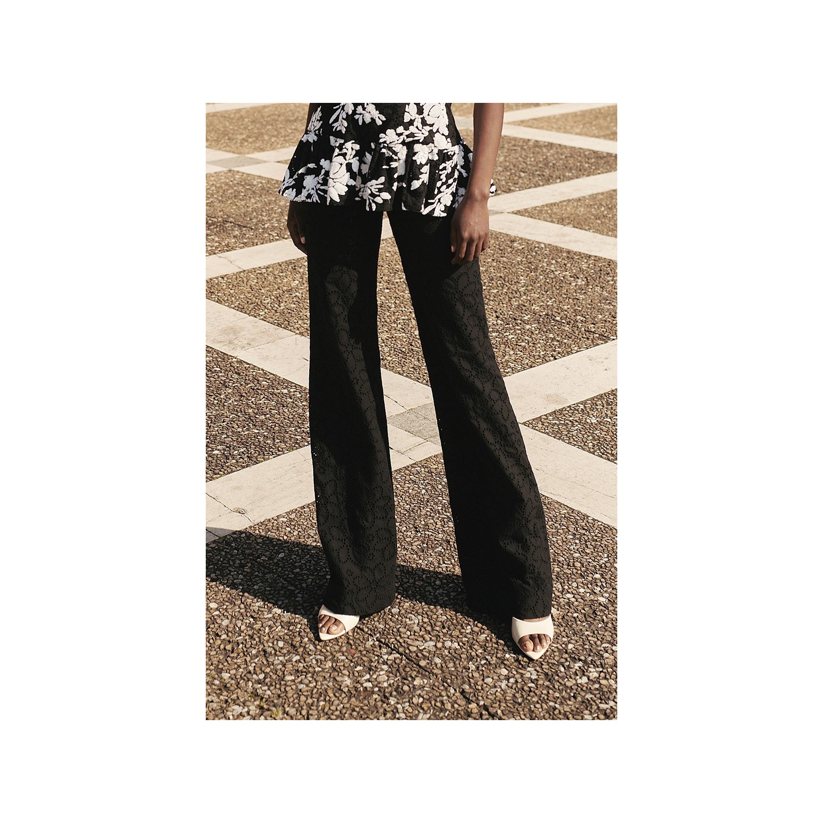 pantalon palazzo troquelado negro