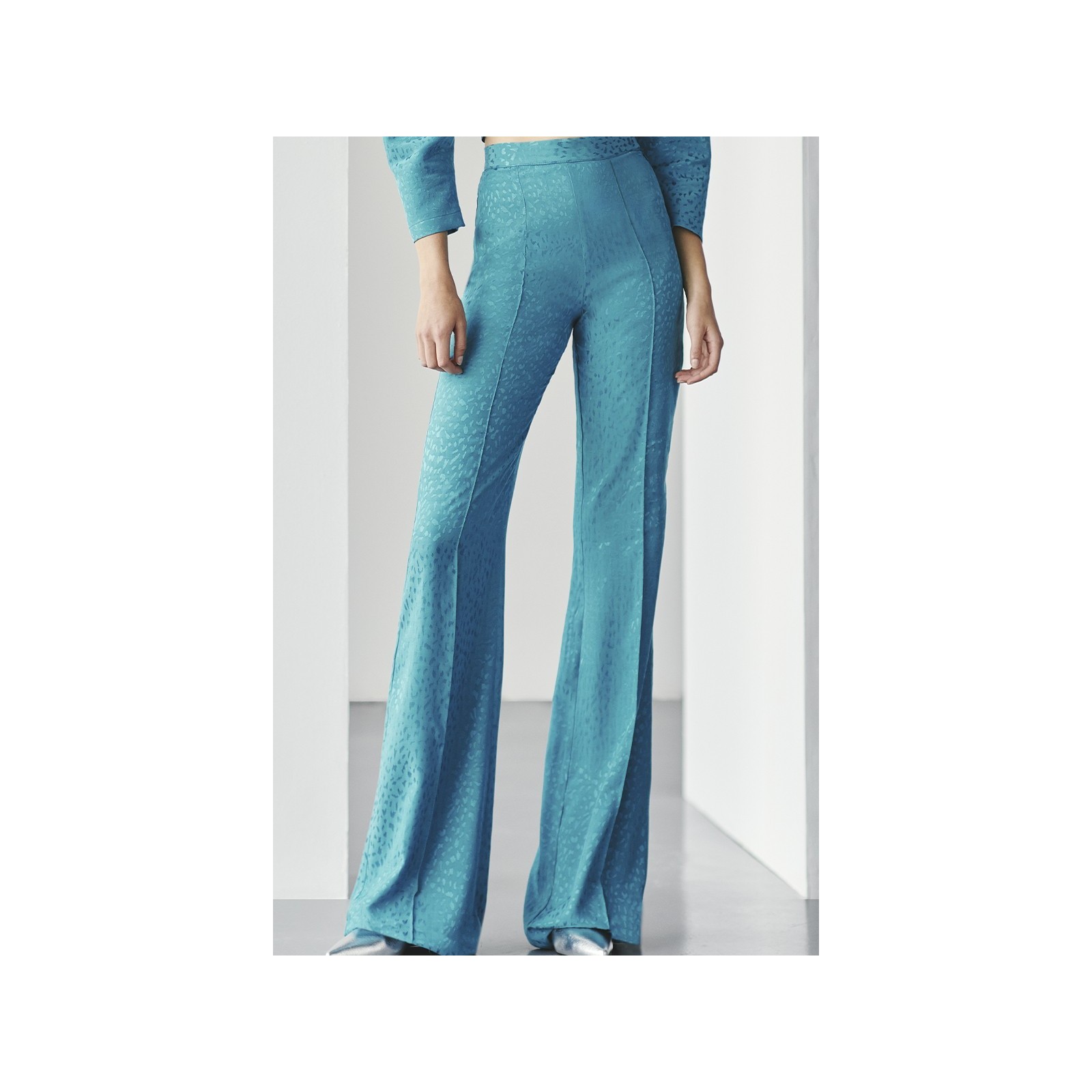 Conjunto de pantalon y top corto jacquard azul con escote corazon