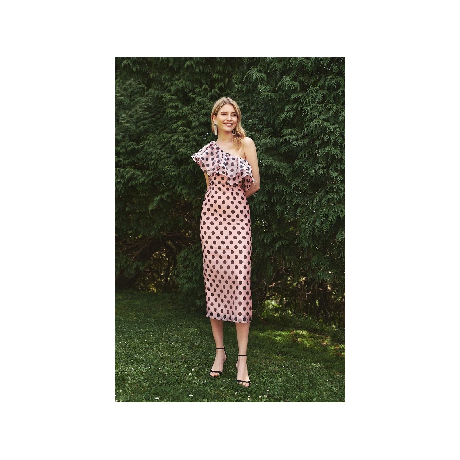 Vestido midi con volantes asimetrico en organza lunares rosa para