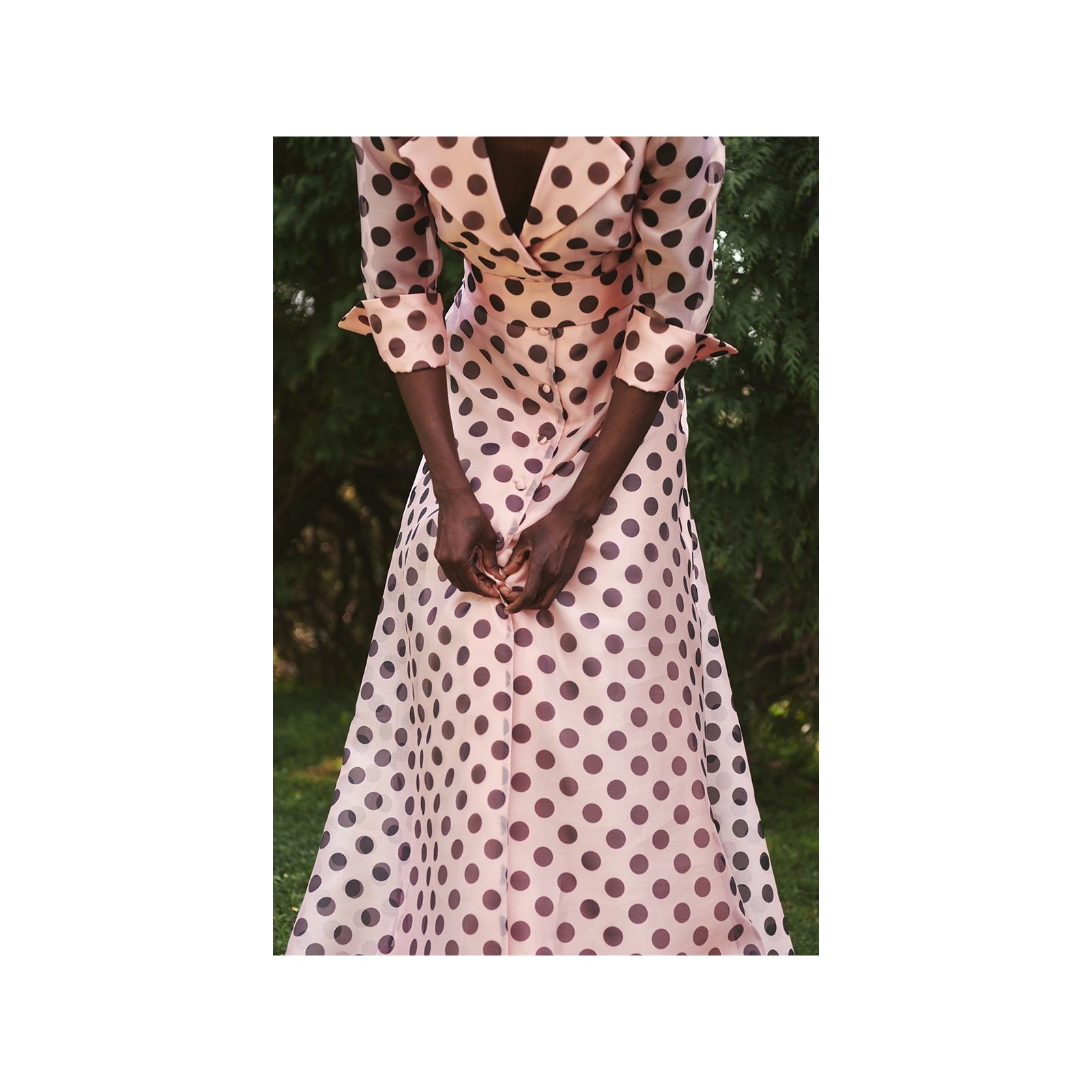 Vestido camisero largo con cuello esmoquin en organza lunares rosa