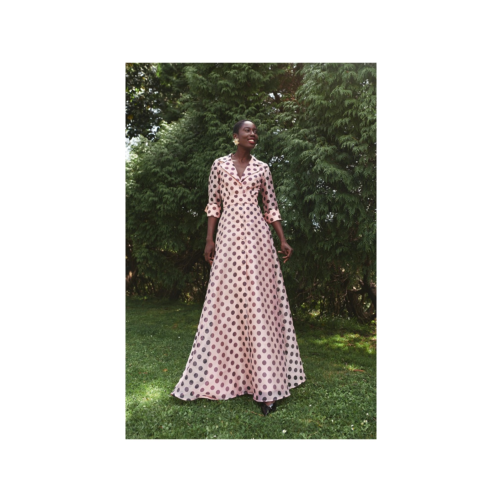 Vestido camisero largo con cuello esmoquin en organza lunares rosa