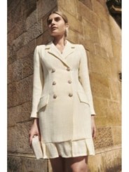 vestido corto esmoquin chanel blanco roto con volante