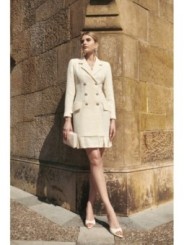 vestido corto esmoquin chanel blanco roto con volante