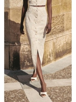 falda de lino con beide dibujo bordado para invitadas