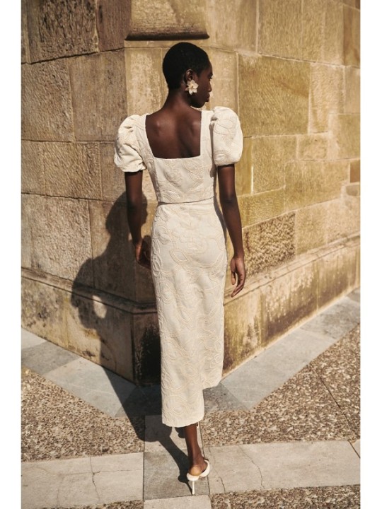 falda de lino con beide dibujo bordado para invitadas