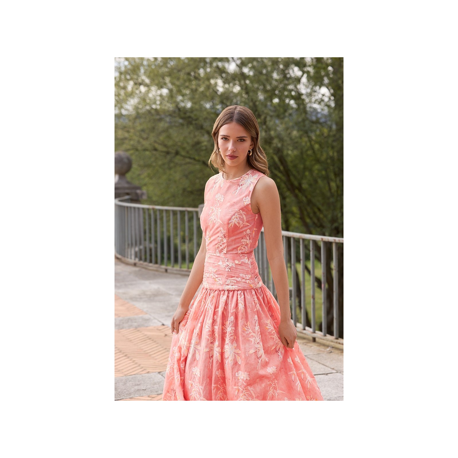 Vestido largo rosa con flores blancas de fiesta para boda con