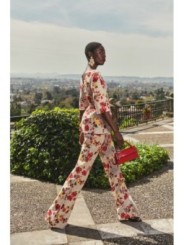 top largo de lino con flores bordadas para invitadas