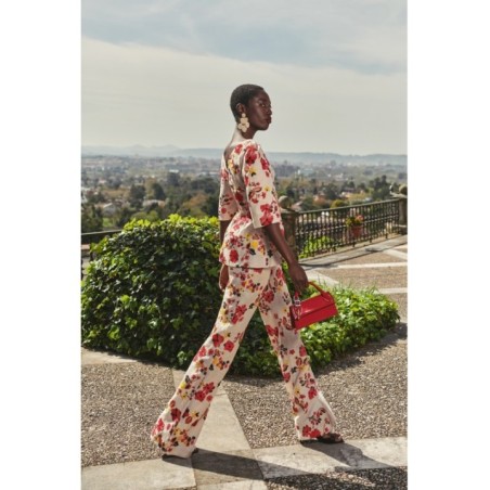 top largo de lino con flores bordadas para invitadas