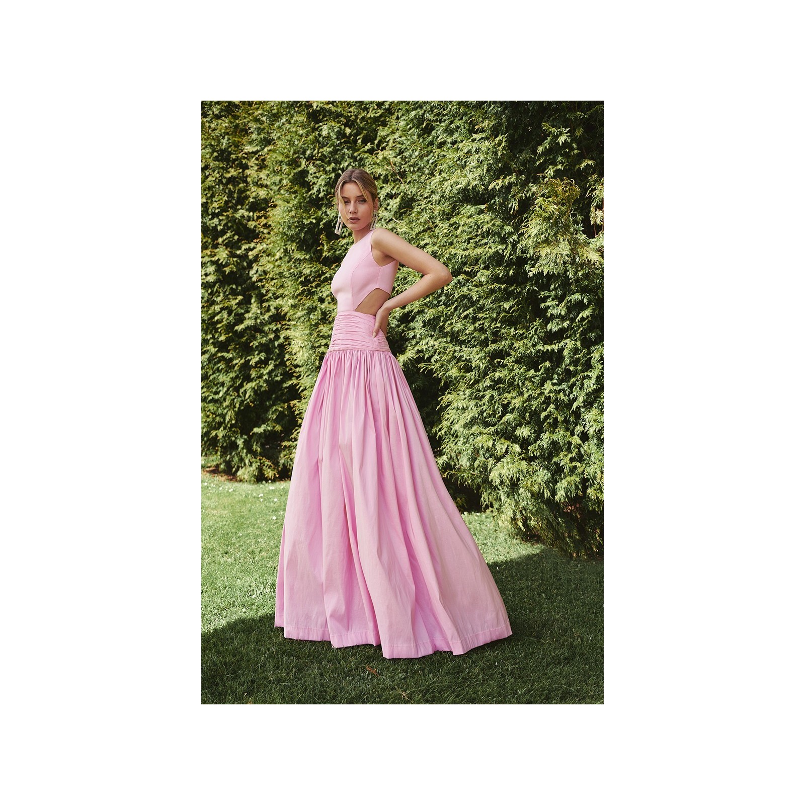 Vestido largo rosa de fiesta para boda con canesú drapeado